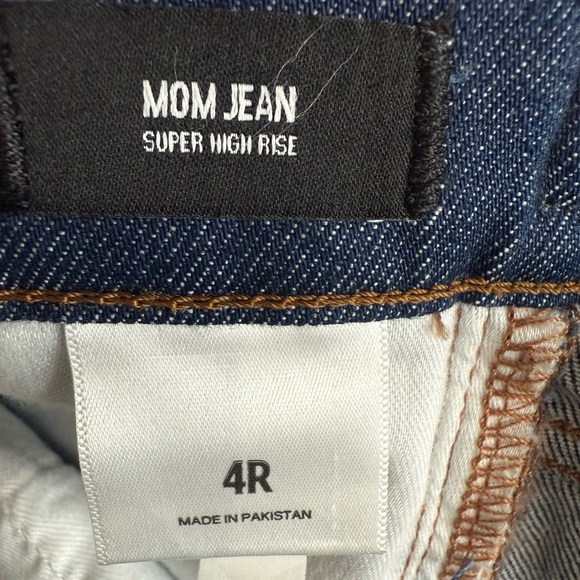 Express Women’s Mom Jean Super High Rise Dark Wash Relaxed Sz 4R - Picture 5 of 8